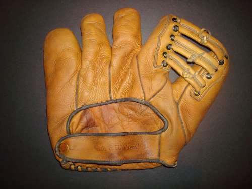 Carl Hubbell Wilson 600 Back